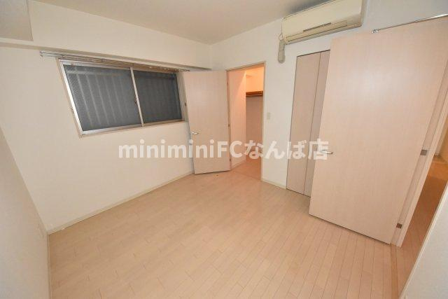 オーシャン松屋町の寝室