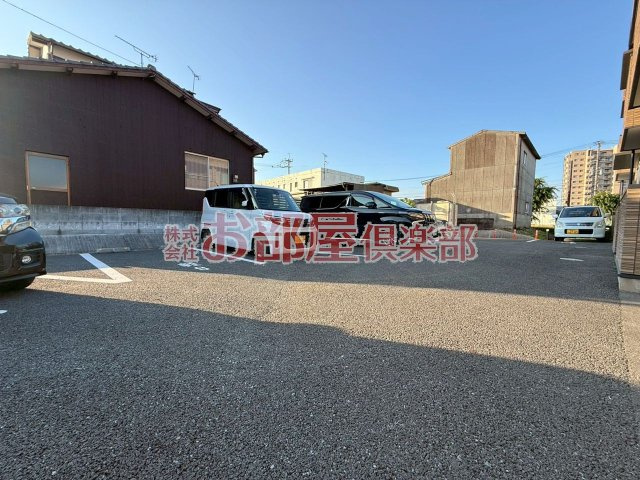 T-Regno羽犬塚B棟の駐車場|駐車場に車を止められます