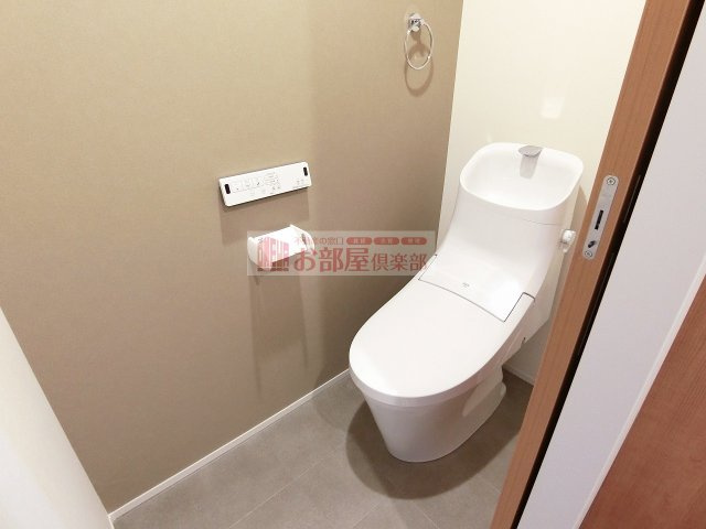 ティーレグノ羽犬塚のトイレ|シンプルで洗練されたデザインのトイレです。