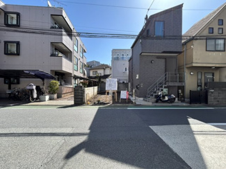 【前面道路含む現地写真】