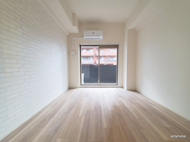 プレサンス東三国駅前グランクラス 仲介手数料無料の居間・リビング