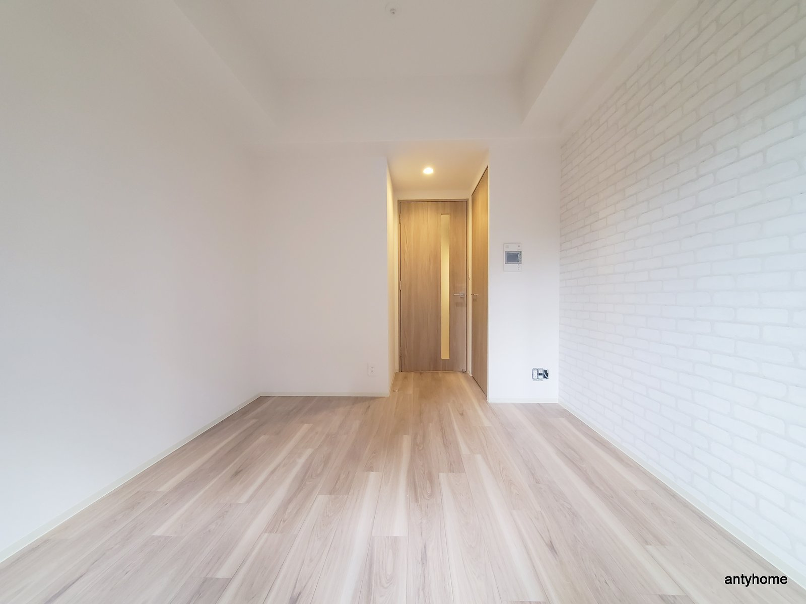 プレサンス東三国駅前グランクラス 仲介手数料無料の洋室