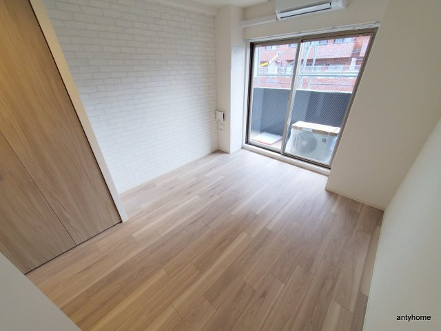 プレサンス東三国駅前グランクラス 仲介手数料無料の居間・リビング