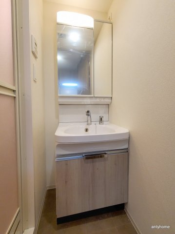 プレサンス東三国駅前グランクラス 仲介手数料無料の居間・リビング