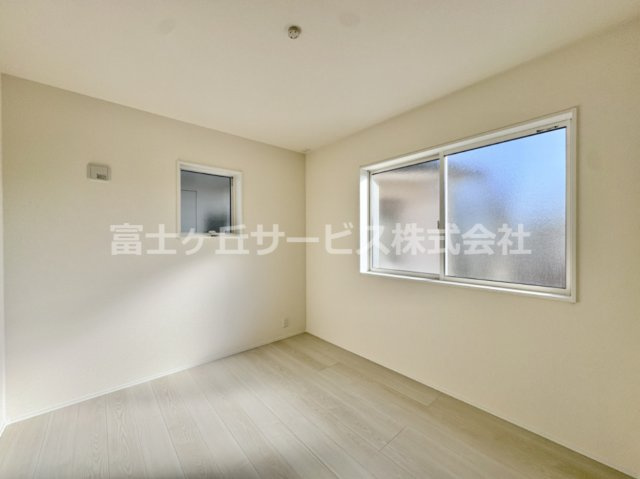 【洋室】 | 豊川市伊奈町出口 59期 新築一戸建て 3号棟 | 個人の部屋や寝室として使える洋室です