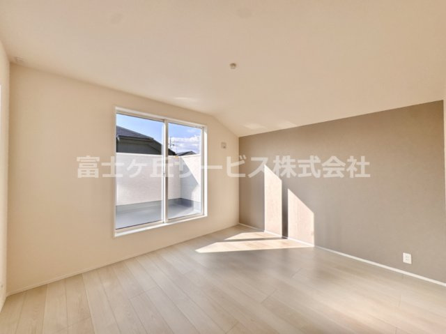 【寝室】 | 豊川市伊奈町出口 59期 新築一戸建て 3号棟 | 開放的な寝室です