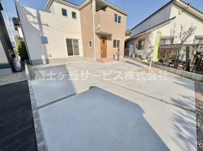 【駐車場】 | 豊川市伊奈町出口 59期 新築一戸建て 3号棟 | 車をお持ちの方に嬉しい駐車場付きの物件です