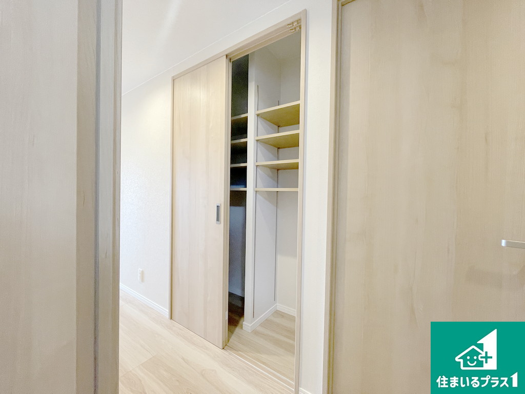 ヴィルメゾン上野芝の収納|玄関ホールに大きな収納棚を造作しました♪【現地写真】