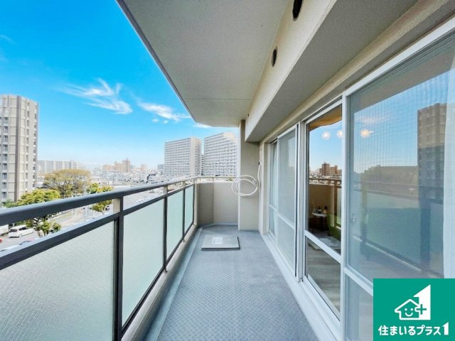 ヴィルメゾン上野芝のバルコニー|南西向きの明るいバルコニーです♪【現地写真】