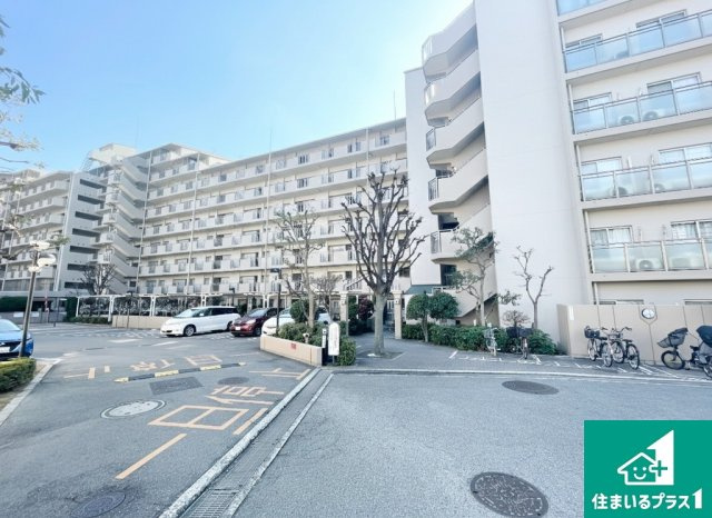 ヴィルメゾン上野芝の外観|１１階建、総戸数２１４戸のマンションです♪駅徒歩１５分、静かな住宅街にあるリバーサイドマンションです♪【現地写真】