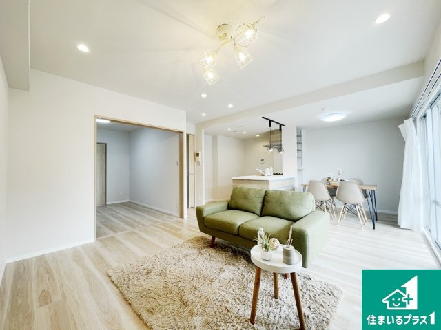 ヴィルメゾン上野芝の居間・リビング|リビングの別角度です♪【現地写真】