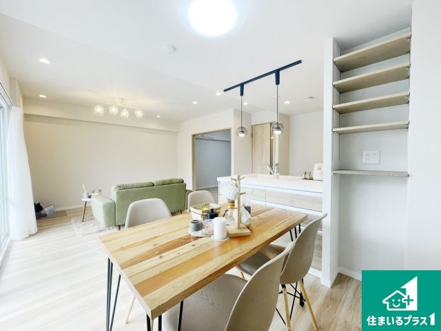 ヴィルメゾン上野芝のその他|リビングの別角度です♪【現地写真】