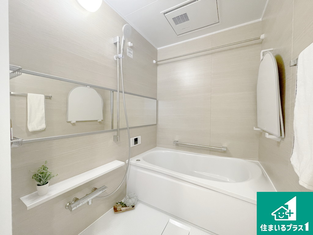 ヴィルメゾン上野芝の浴室|クリーム色の明るい浴室です♪日々の疲れをいやしてくれる空間です♪【現地写真】