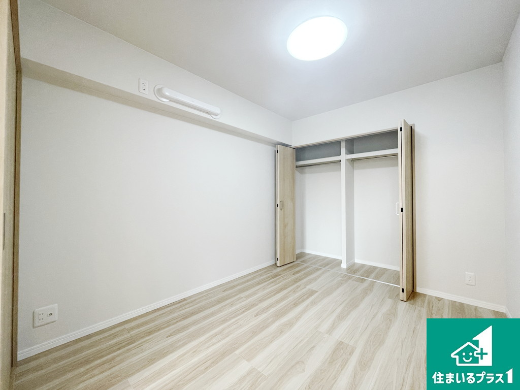 ヴィルメゾン上野芝の寝室|リビングつながりの洋室です♪【現地写真】