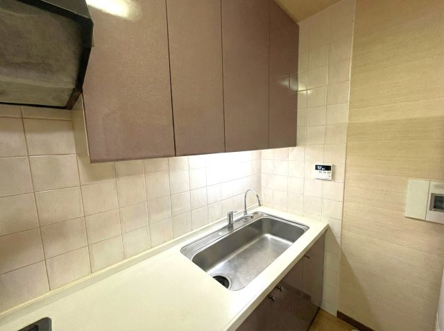 コスモ東京ベイタワーのキッチン|※室内写真は家具・小物等を消すAI生成のため、実物とは異なる場合がございます。