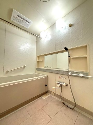 コスモ東京ベイタワーの浴室|※室内写真は家具・小物等を消すAI生成のため、実物とは異なる場合がございます。