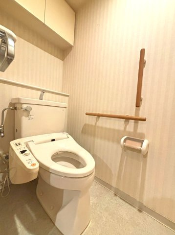 コスモ東京ベイタワーのトイレ|※室内写真は家具・小物等を消すAI生成のため、実物とは異なる場合がございます。