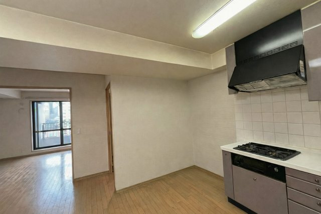 コスモ東京ベイタワーの居間・リビング|※室内写真は家具・小物等を消すAI生成のため、実物とは異なる場合がございます。