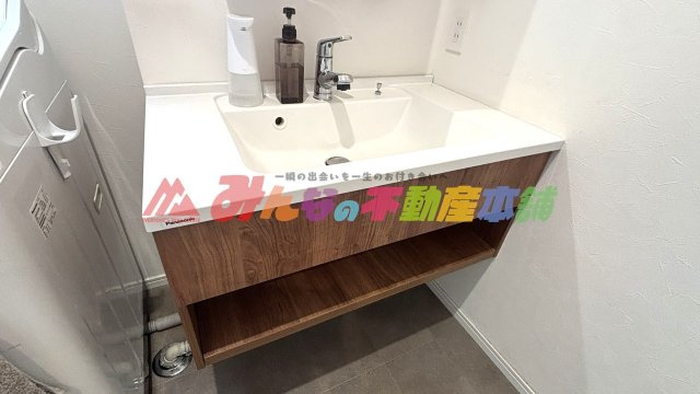 八女郡広川町大字久泉の中古一戸建の独立洗面台