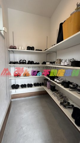 八女郡広川町大字久泉の中古一戸建の玄関