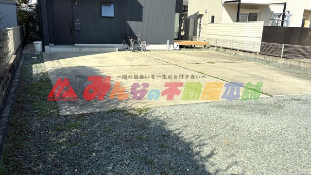 八女郡広川町大字久泉の中古一戸建の駐車場