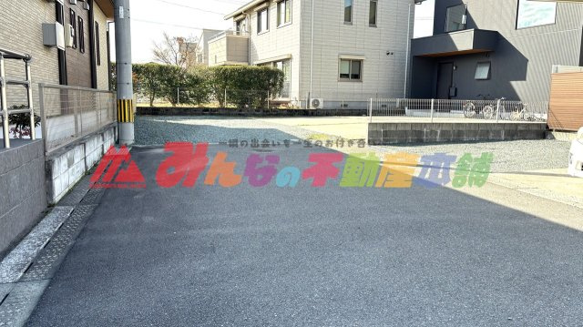 八女郡広川町大字久泉の中古一戸建の前面道路含む現地写真