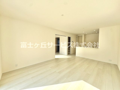 【居間・リビング】 | 豊川豊橋市高洲町 58期 新築一戸建て 2号棟 | ＬＤＫです