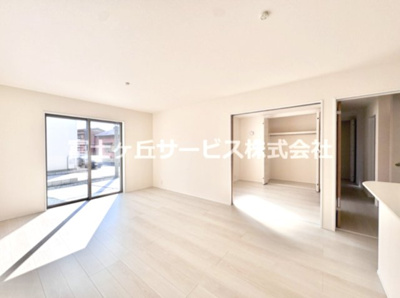 【居間・リビング】 | 豊川豊橋市高洲町 58期 新築一戸建て 2号棟 | 使いやすい居間です