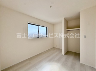 【洋室】 | 豊川豊橋市高洲町 58期 新築一戸建て 2号棟 | 個人の部屋や寝室として使える洋室です