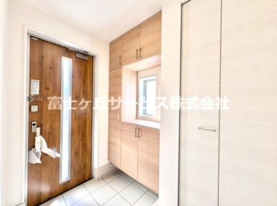 【玄関】 | 豊川豊橋市高洲町 58期 新築一戸建て 2号棟 | シンプルで使いやすい玄関です