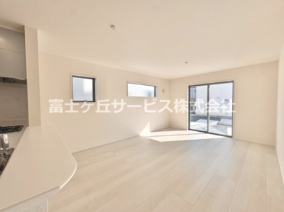 【居間・リビング】 | 豊川豊橋市高洲町 58期 新築一戸建て 2号棟 | ＬＤＫです