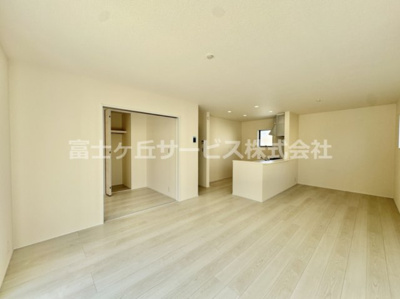 【居間・リビング】 | 豊川豊橋市高洲町 58期 新築一戸建て 4号棟 | ＬＤＫです