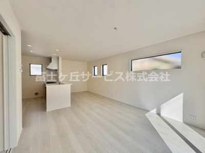 【居間・リビング】 | 豊川豊橋市高洲町 58期 新築一戸建て 4号棟 | おしゃれなリビングです