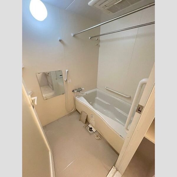 FREAはい・２１の浴室