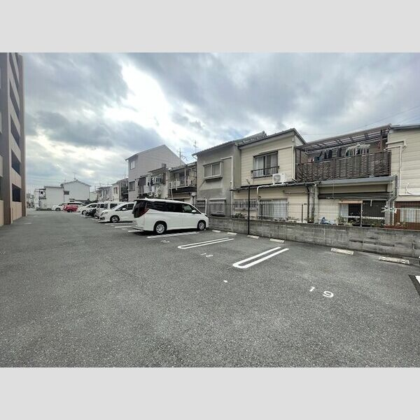 FREAはい・２１の駐車場