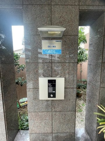 FREAはい・２１のエントランス
