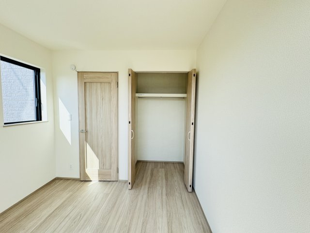 松戸市栄町８丁目新築戸建【旭町小学校：5分】の収納|5.25帖洋室収納