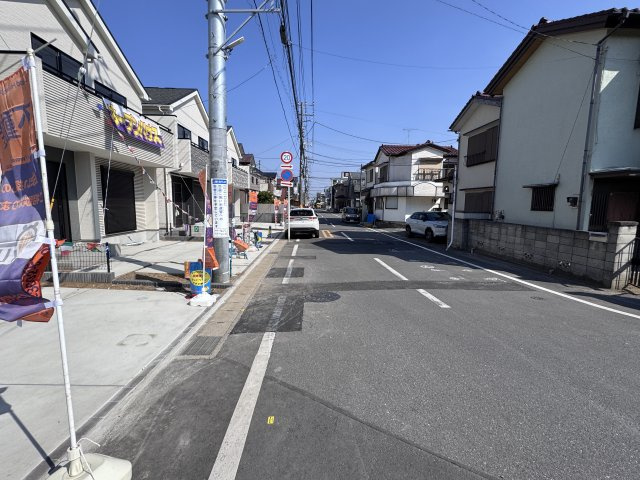 松戸市栄町８丁目新築戸建【旭町小学校：5分】の前面道路含む現地写真|南側前面道路・幅員約7.6ｍ