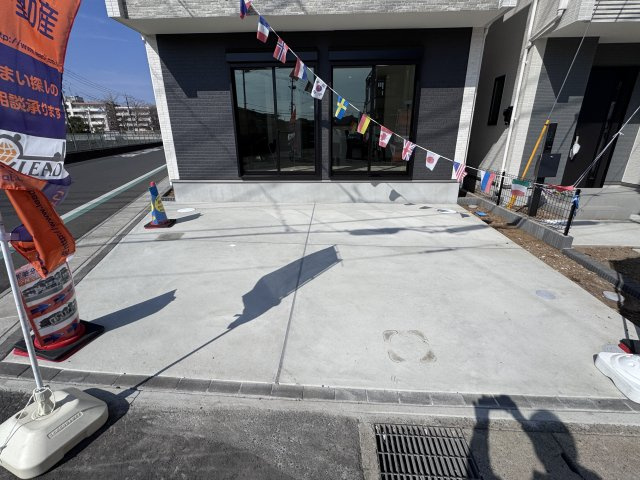 松戸市栄町８丁目新築戸建【旭町小学校：5分】の駐車場|2-A号棟駐車スペース・並列2台駐車可