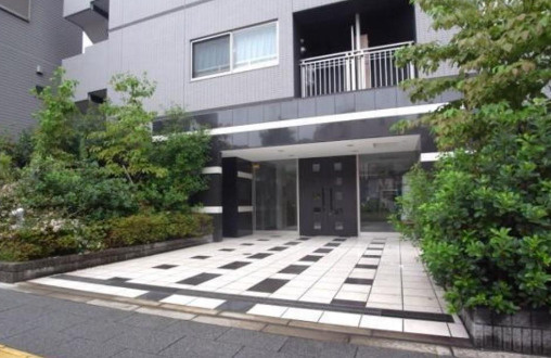 ル・リオン東向島のエントランス