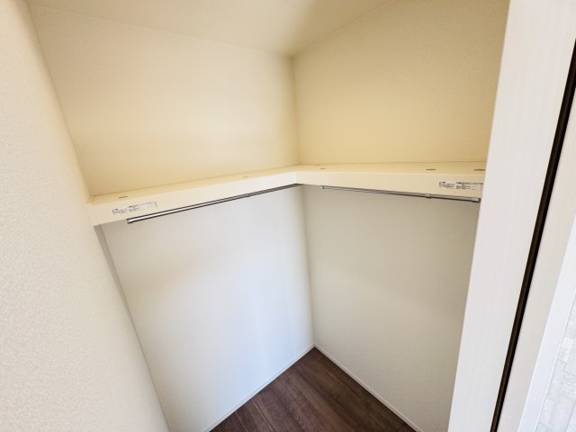 松戸市栄町８丁目新築戸建【旭町小学校：5分】の収納|7帖寝室・ウォークインクローゼット