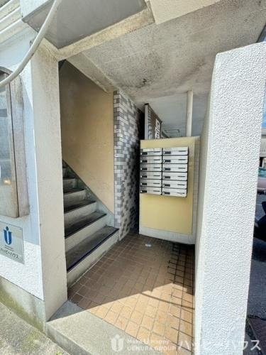 三角マンションのエントランス|エントランス写真