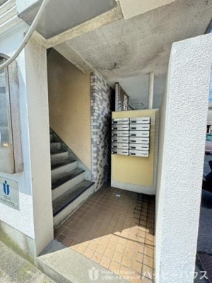 【エントランス】 | 三角マンション | エントランス写真