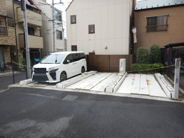 サンクレイドルレヴィール池袋の駐車場