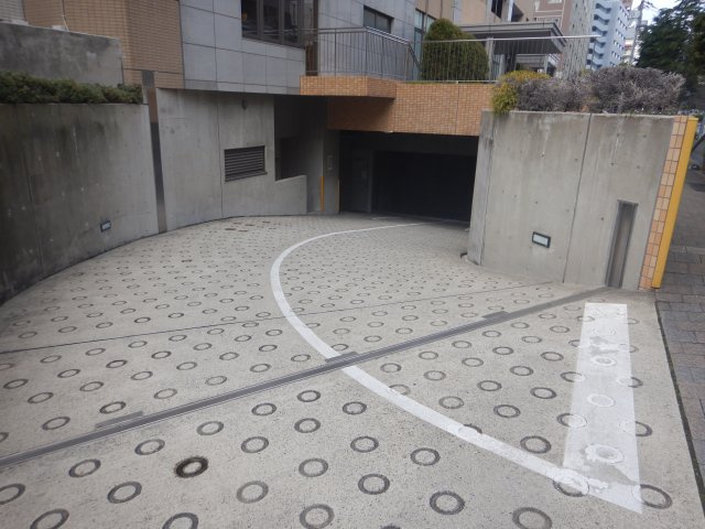 クレッセント東京ヴュータワーの駐車場