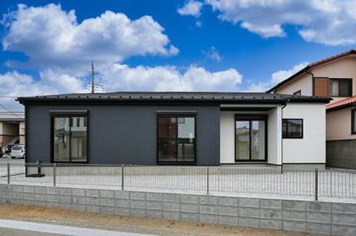 【外観】 | 太田市亀岡町3期　タクトホーム | 92坪超の広大な敷地を活かした平屋住宅が登場