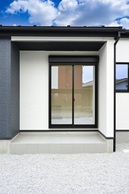 【外観】 | 太田市亀岡町3期　タクトホーム | テラスではティータイムを楽しんだり、観葉植物を育てたり楽しみが広がります♪