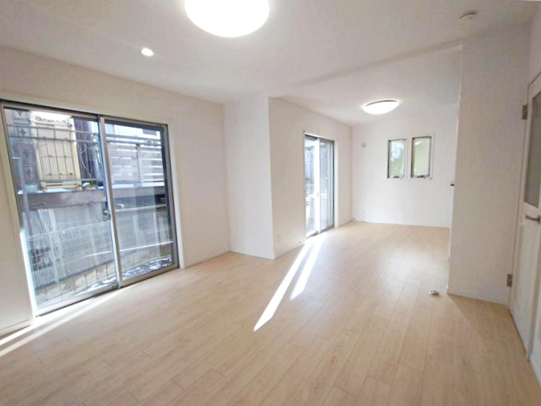 横浜市保土ヶ谷区法泉一丁目戸建②の居間・リビング