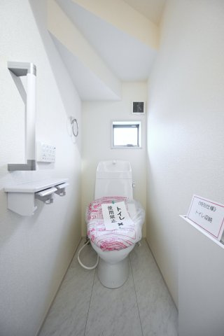 【トイレ】 | 太田第14下田島町 一建設 6号棟 | 暖房便座などがついた洗浄機能付きトイレです。