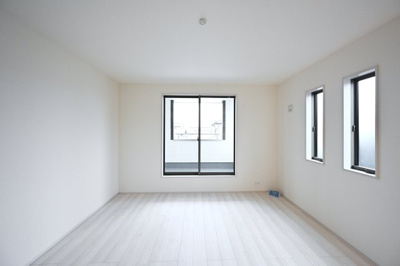 【洋室】 | 太田第14下田島町 一建設 6号棟 | ベッドルームはたっぷり光が入るので気持ちよく目覚められます♪ 